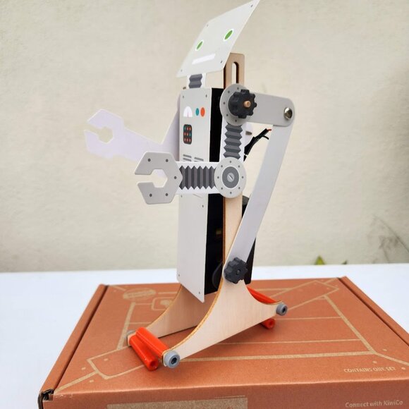 KiwiCo Kiwi Crate Science Kit Walking Robot Building set Engineering Tinker Crat - Picture 3 of 10